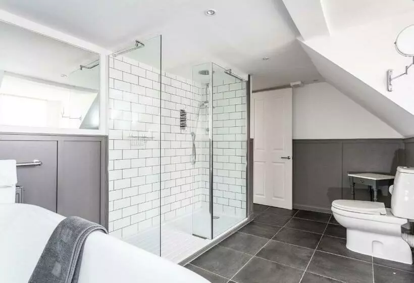 デラックスルーム, The Crown Guest House