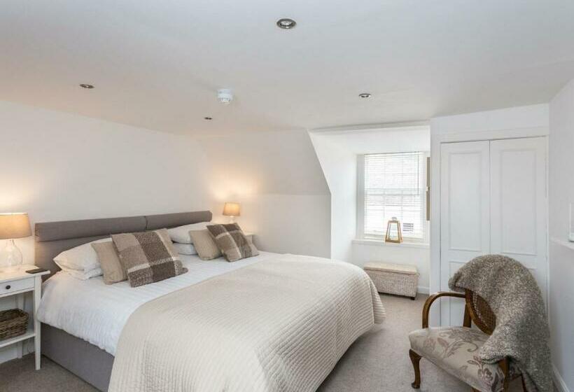 Номер Deluxe, The Crown Guest House