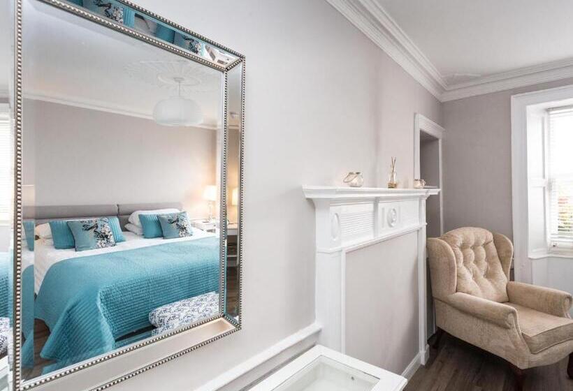 Номер Superior, The Crown Guest House