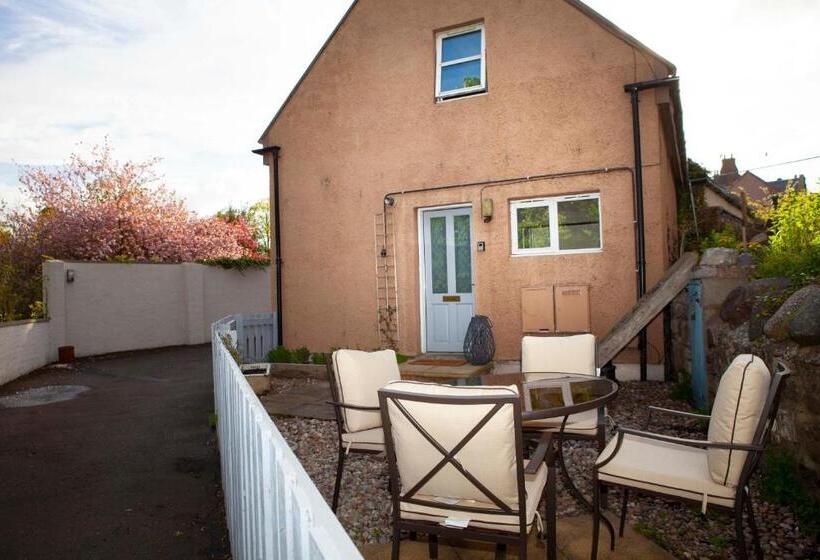 Дом 2 Спальни, The Crown Guest House