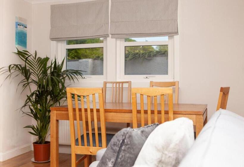 Дом 2 Спальни, The Crown Guest House