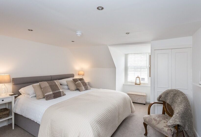 Номер Deluxe, The Crown Guest House