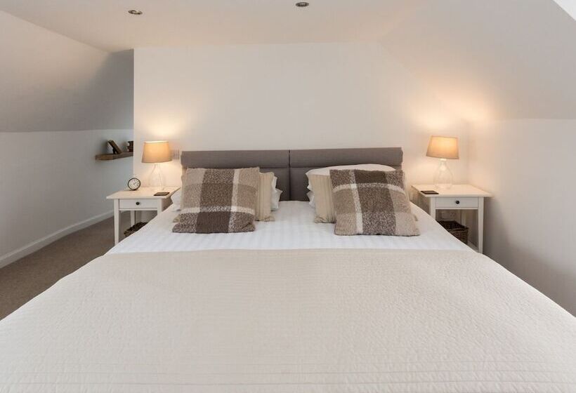 Номер Deluxe, The Crown Guest House