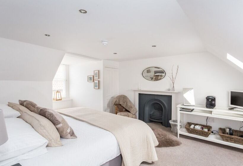 Номер Deluxe, The Crown Guest House