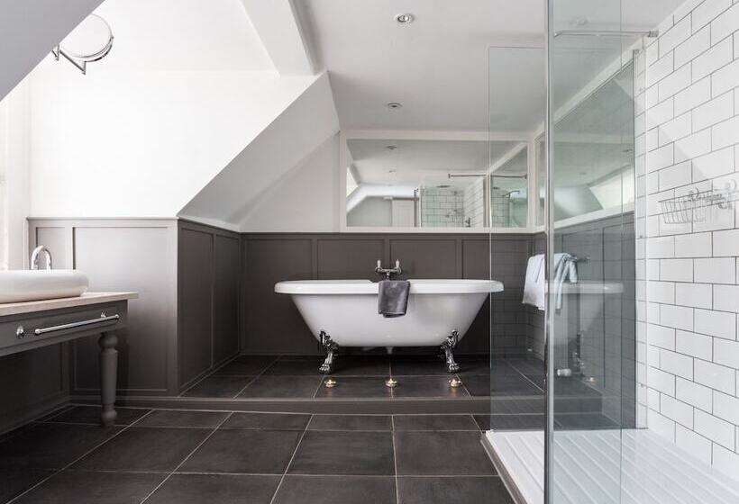 Номер Deluxe, The Crown Guest House