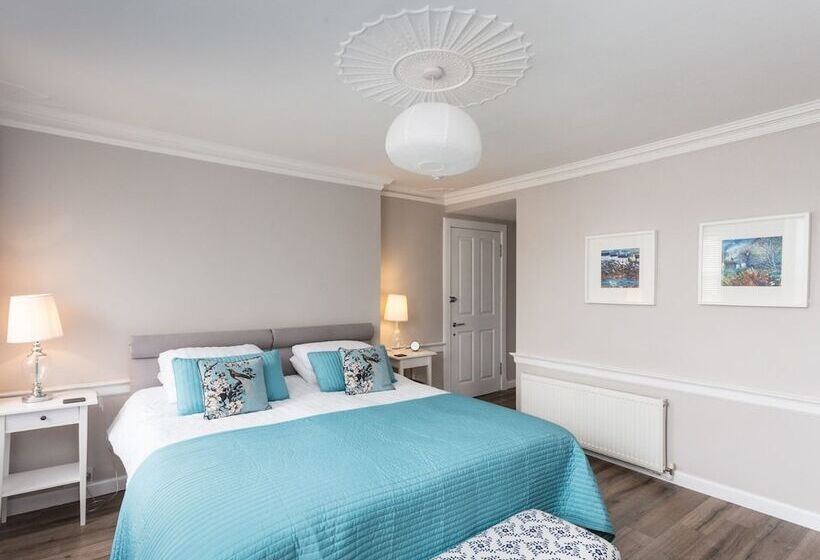 Номер Superior, The Crown Guest House