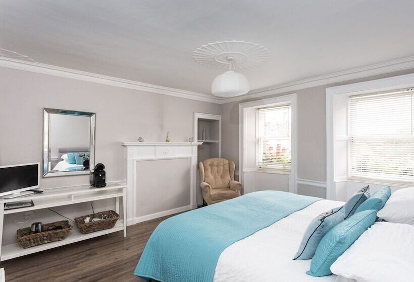 Номер Superior, The Crown Guest House