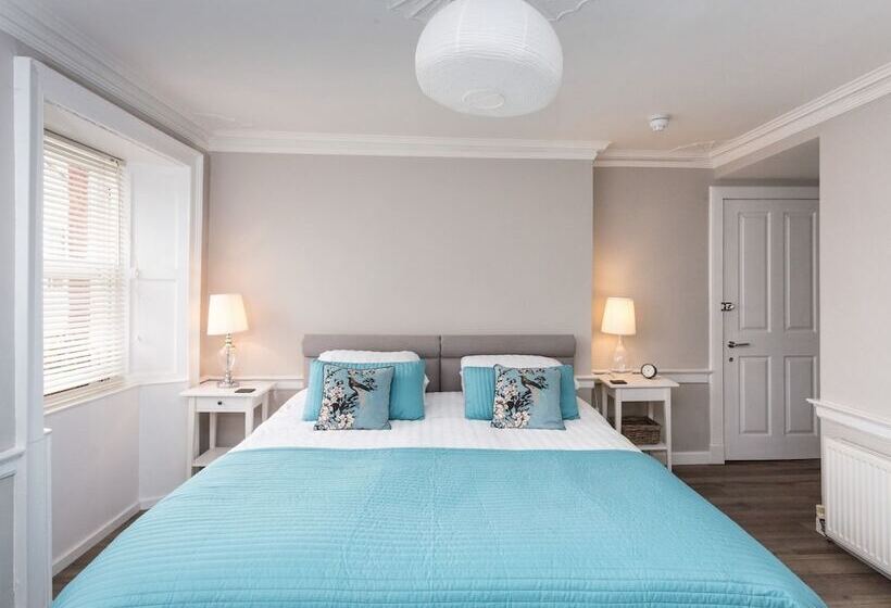 Номер Superior, The Crown Guest House