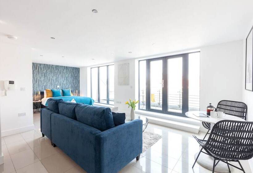 استوديو إدارى, Kspace @ The Point