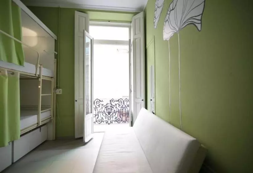 اتاق خانوادگی با سرویس بهداشتی مشترک, River Hostel