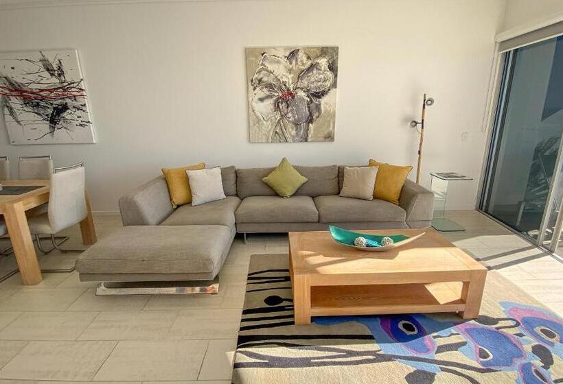 , Waves Maroochy River