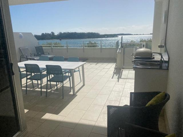 آپارتمان 1 خوابه همکف, Waves Maroochy River