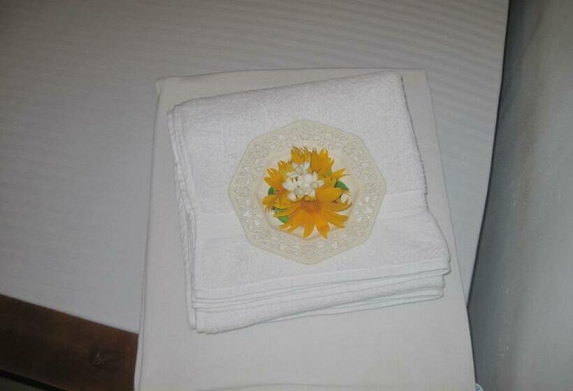 חדר משפחתי דלוקס, Miheen Hotel & Resort   Anuradhapura