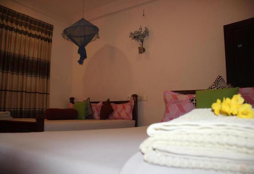 חדר משפחתי דלוקס, Miheen Hotel & Resort   Anuradhapura