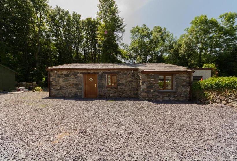 小室, Pant Teg B & B