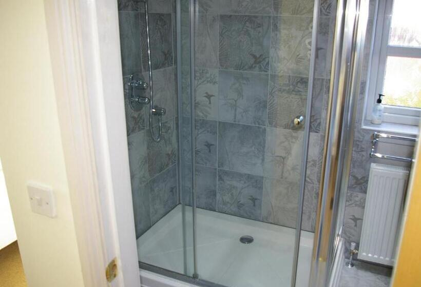 غرفة قياسية, The Grange