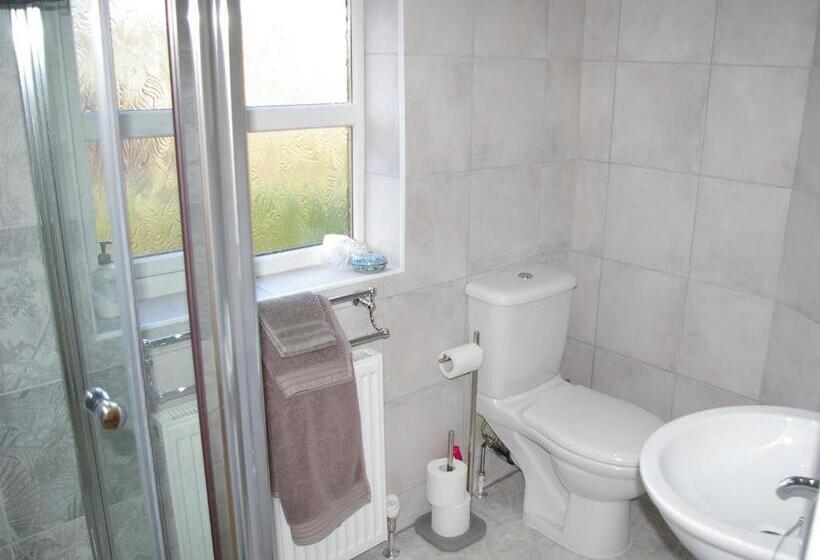 غرفة قياسية, The Grange