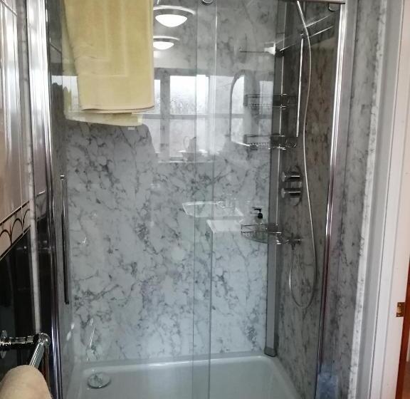 غرفة قياسية, The Grange