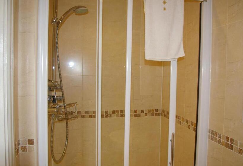 جناح جونيور, The Grange