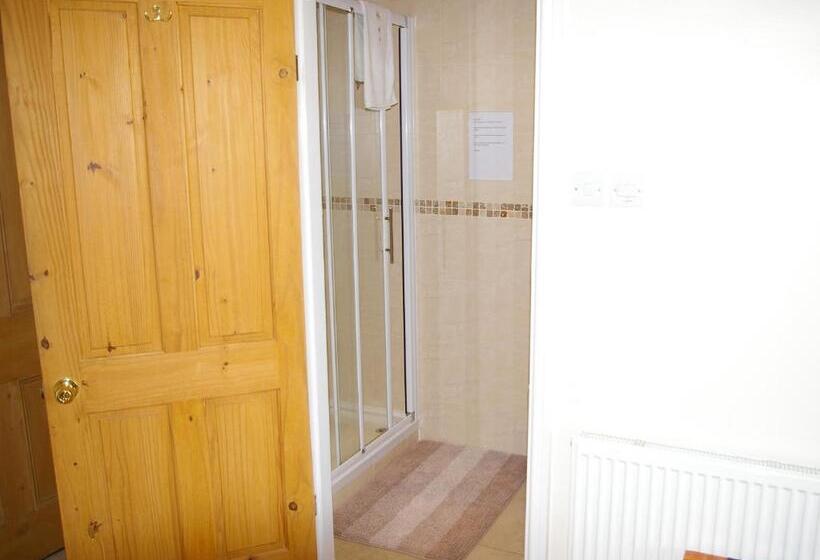 جناح جونيور, The Grange