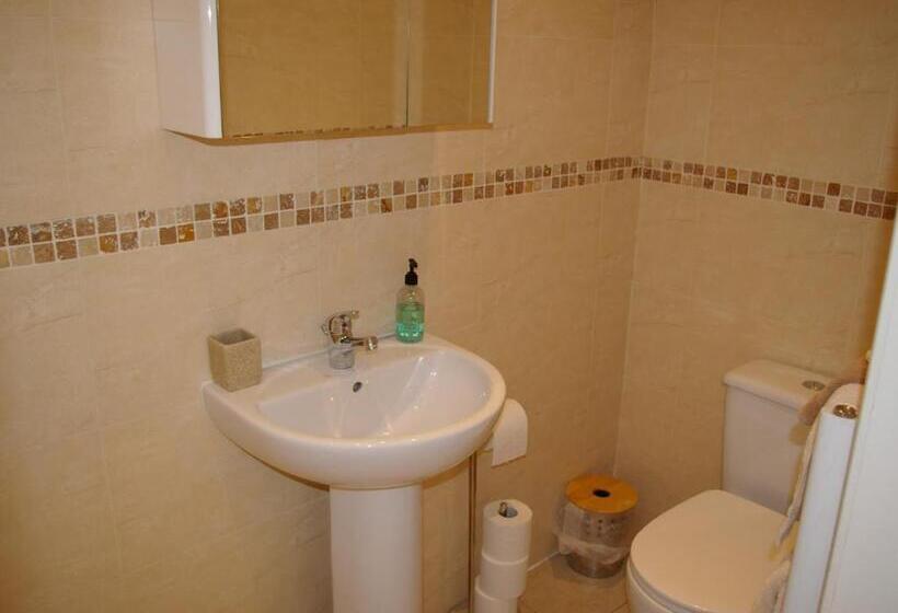 جناح جونيور, The Grange