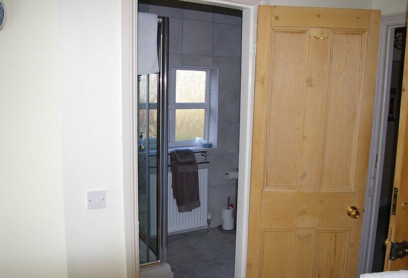 غرفة قياسية, The Grange