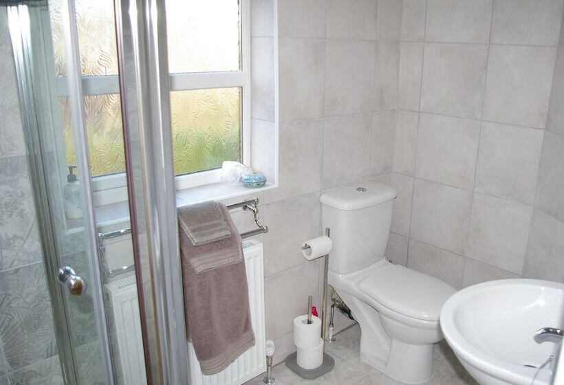 غرفة قياسية, The Grange