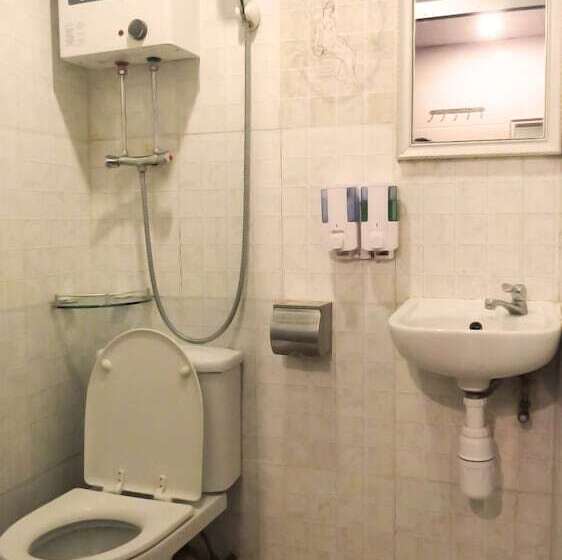 اتاق استاندارد یک نفره, Germany Hostel Block D