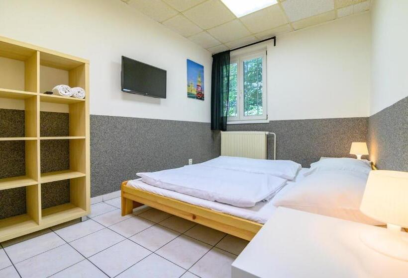 اتاق استاندارد با سرویس بهداشتی مشترک, Hostel Seven