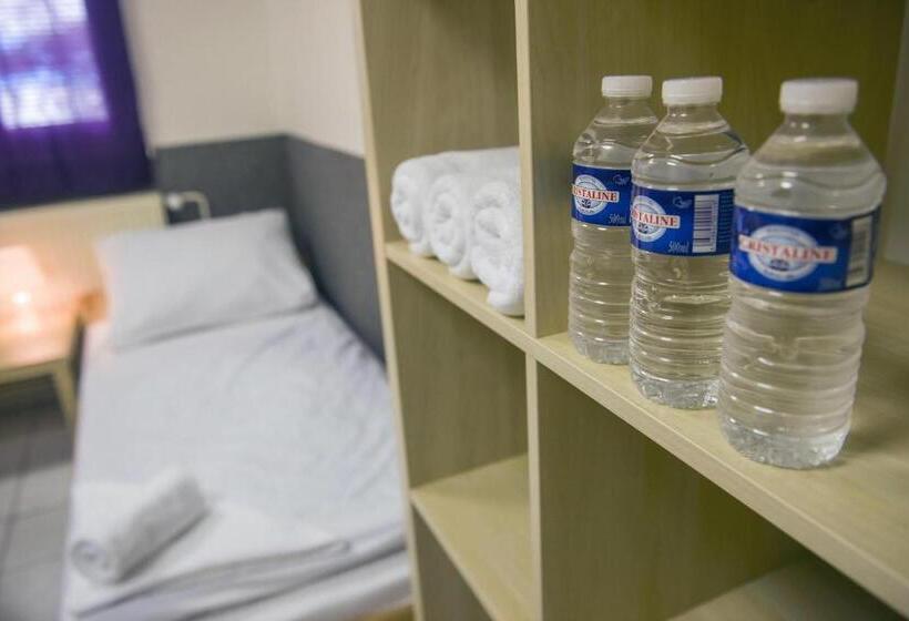 اتاق استاندارد سه تخته با سرویس بهداشتی مشترک, Hostel Seven