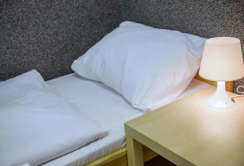 Standard Yhden Hengen Huone Jaettu Kylpyhuone, Hostel Seven