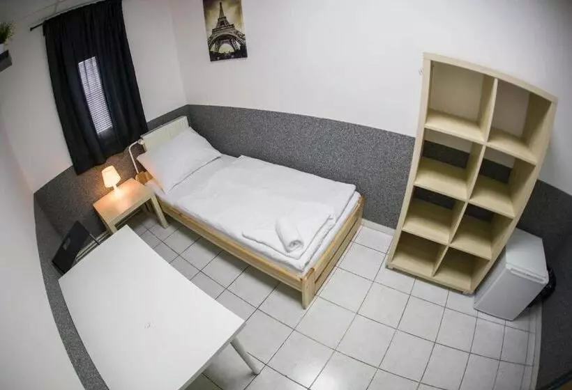 Standard Yhden Hengen Huone Jaettu Kylpyhuone, Hostel Seven