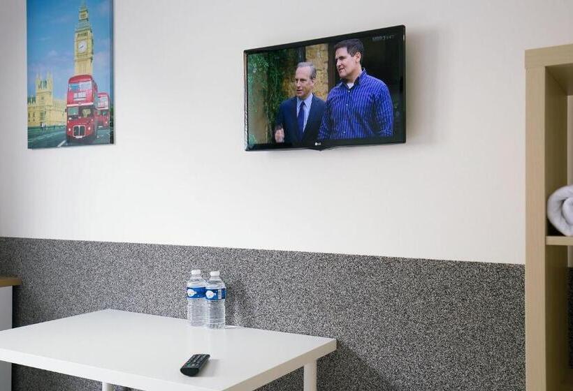 اتاق استاندارد یک تخته با سرویس بهداشتی مشترک, Hostel Seven