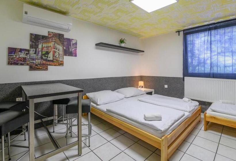 آپارتمان 1 خوابه, Hostel Seven