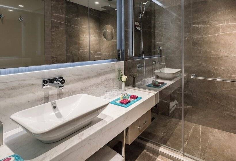 Junior Suite King Bed, Crowne Plaza Florya Istanbul, An Ihg