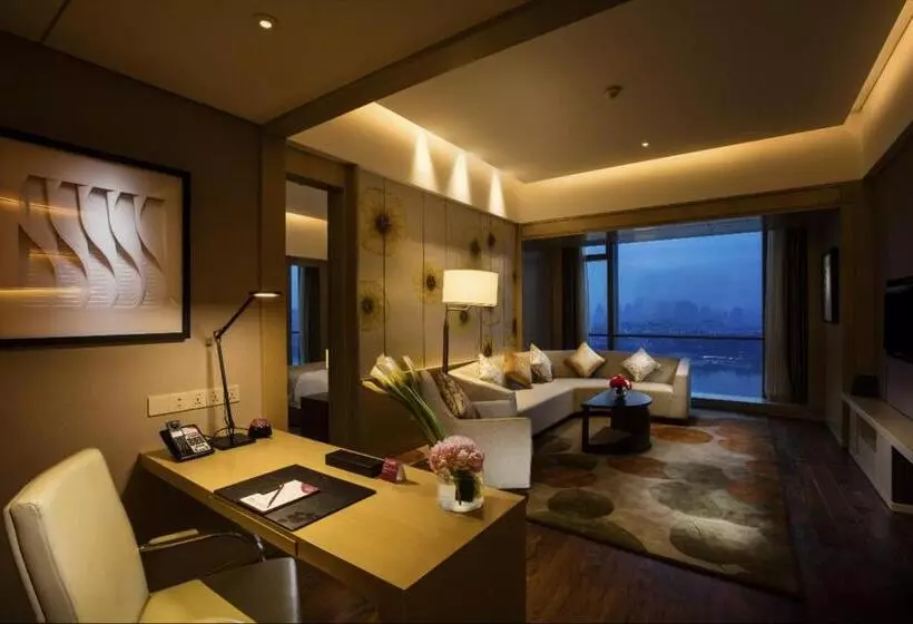 応接間付きスタンダードルーム, Crowne Plaza Fuzhou Riverside, An Ihg