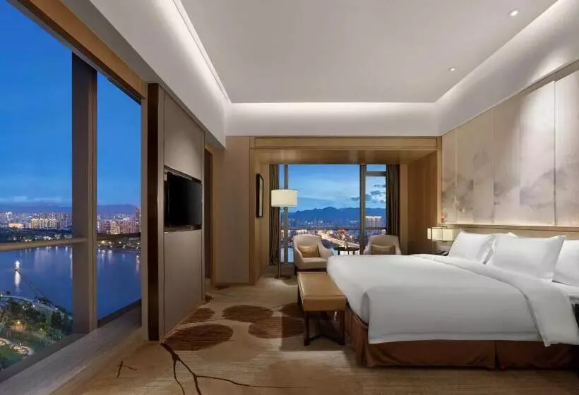 応接間付きスタンダードルーム, Crowne Plaza Fuzhou Riverside, An Ihg