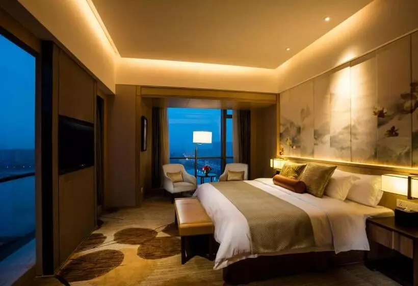 応接間付きスタンダードルーム, Crowne Plaza Fuzhou Riverside, An Ihg