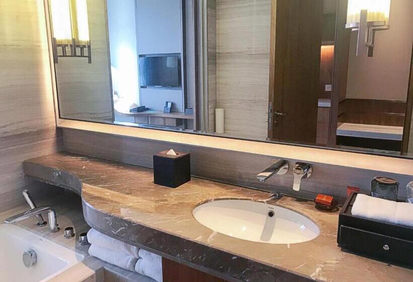 Номер Стандарт Вид на Реку, Crowne Plaza Fuzhou Riverside, An Ihg