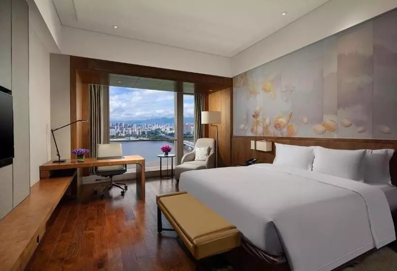 キングサイズベッドのスタンダードルーム, Crowne Plaza Fuzhou Riverside, An Ihg