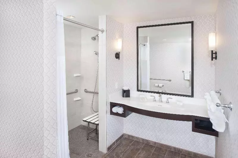 キングサイズベッドのスタンダードルーム, Crowne Plaza Fuzhou Riverside, An Ihg