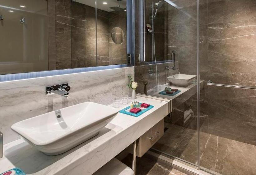 Premium Room Side Sea View, Crowne Plaza Florya Istanbul, An Ihg