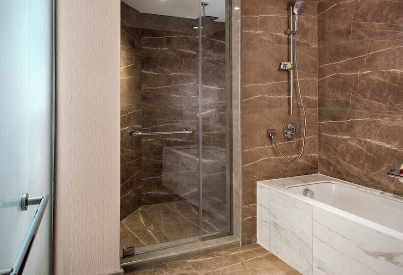 Club Junior Suite, Crowne Plaza Florya Istanbul, An Ihg
