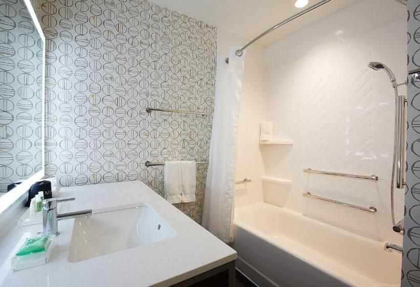 اتاق استاندارد با تخت بزرگ برای معلولان, Holiday Inn Express & Suites Louisville Downtown By Ihg