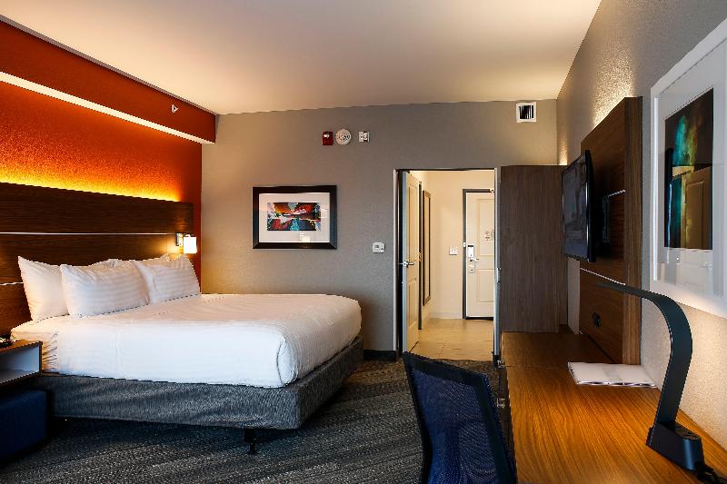 اتاق استاندارد با تخت بزرگ, Holiday Inn Express & Suites Louisville Downtown By Ihg