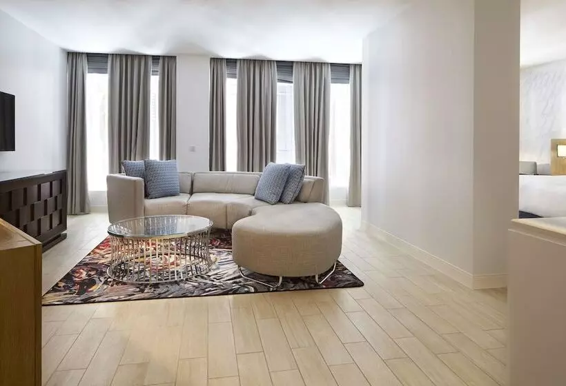 身障者適用スイートルーム, Indigo Atlanta Downtown, An Ihg