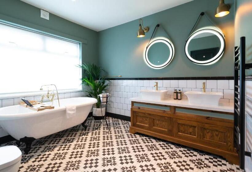 غرفة سوبيريور سرير كينج, The Bear