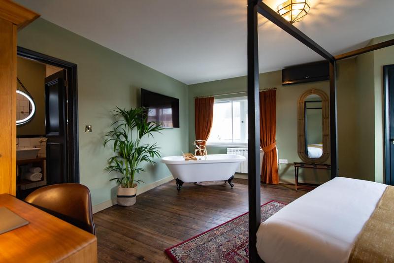 غرفة سوبيريور سرير كينج, The Bear