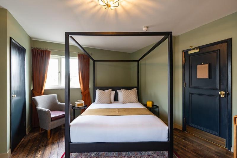 غرفة سوبيريور سرير كينج, The Bear