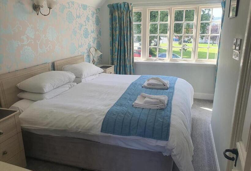 غرفة قياسية ثلاثية, The Border